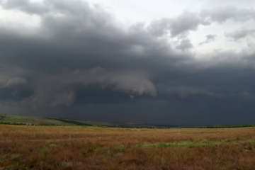 В Укргидрометцентре предупредили украинцев о погоде в понедельник, 19 мая. Фото: YouTube