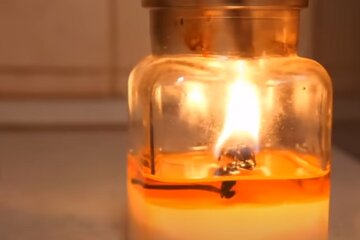 Свеча. Фото: скриншот YouTube-видео