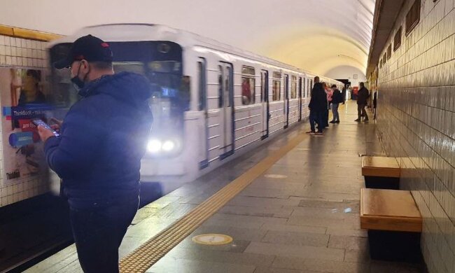 Станція метро у Києві. Фото: Стіна