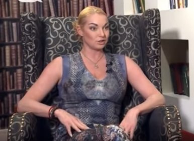 Употребила перед концертом: Волочкова чуть не убилась на сцене из-за «хмельных» телодвижений