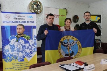 Дитячі молитви у кожному стібку: у Києві розпочали вишивати оберіг для Кирила Буданова