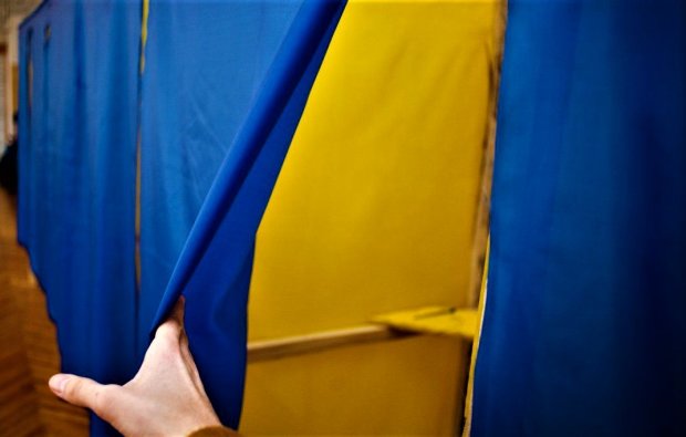 Украинцам показали, как выглядит бюллетень для выборов в Раду. И вот кто на первом месте
