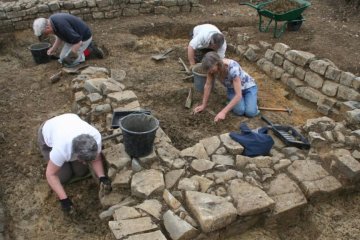 В Киеве случайно раскопали тысячелетние ворота: ученые сделали срочное заявление