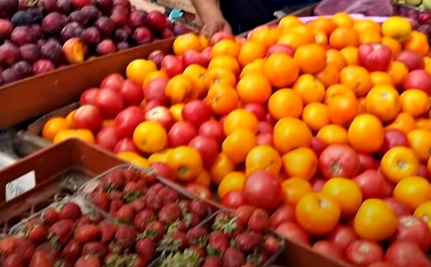 Ягоди і фрукти. Фото: скріншот YouTube-відео.