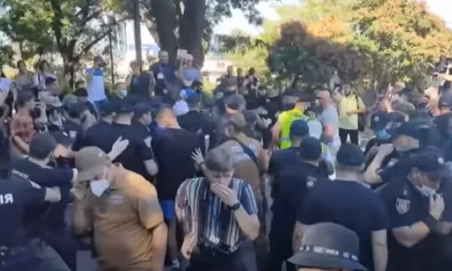 Полиция в Одессе задержала 16 человек: подробности. Фото: скриншот Youtube-видео