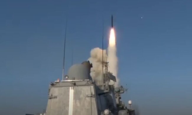 Запуск ракеты рф "Калибр" с Черного моря. Фото: скриншот YouTube-видео