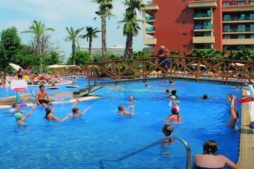 "Эй, нищеброды…": соратница Порошенко подразнила голодных украинцев с райского курорта