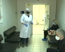 Польша начала переманивать украинских врачей. Фото: скриншот YouTube-видео