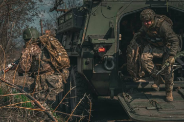 Контракт 18-25 - Минобороны удвоило количество вакансий. Фото: Facebook