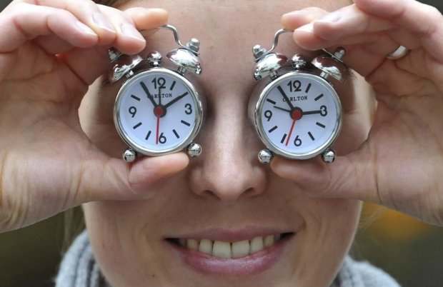 Перевод часов на зимнее время: украинцам рассказали все нюансы - точная дата и время
