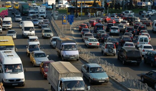 Сегодняшним днем пробки не закончатся в Киеве: куда лучше не ездить