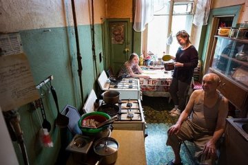 Пылилась у всех под носом: в одесской коммуналке наткнулись на уникальное произведение искусства (фото)