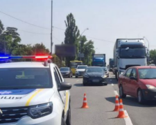 В Киеве срочно массово перекрывают проезд по дорогам - минимум до ночи.. Фото: Патрульная полиция