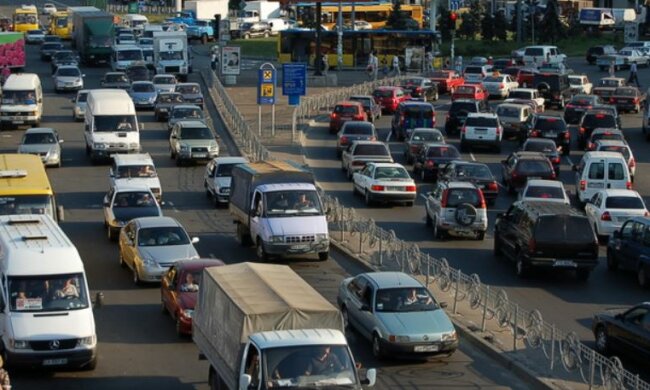 Сегодняшним днем пробки не закончатся в Киеве: куда лучше не ездить