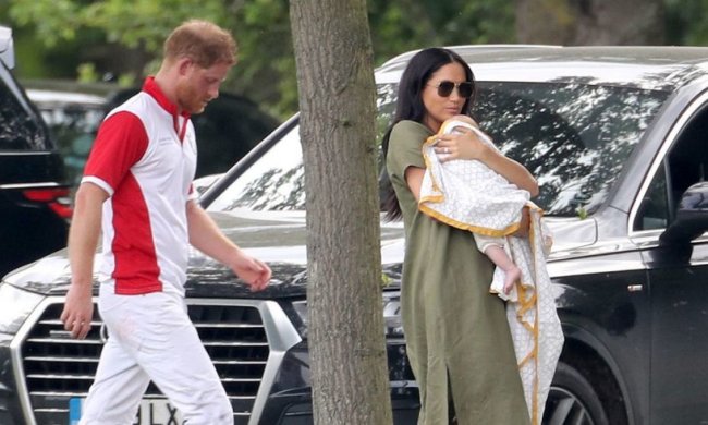 Меган Маркл ушла от своего мужа принца Гарри, забрав с собой четырехмесячного сына. Что произошло?