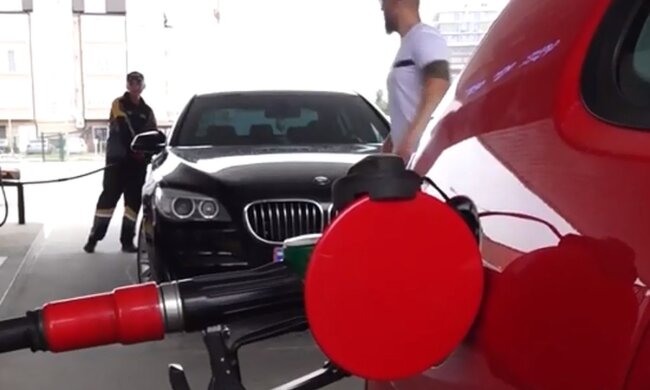 Заправка. Фото: скриншот YouTube-видео