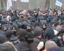 Столкновения под Радой. Фото: скриншот Facebook-видео