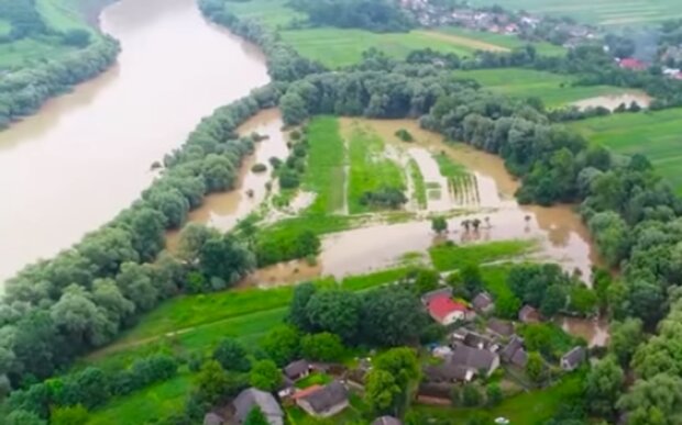 Наводнение на западе Украины. Фото: скриншот YouTube