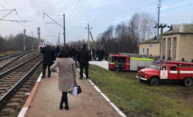 Пассажиров поезда "Киев-Львов" эвакуировали