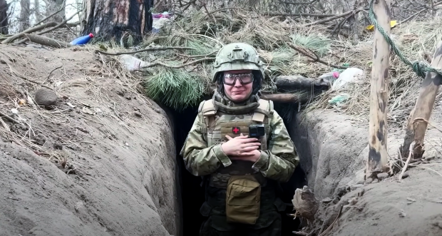 Чоловікам розповіли, як отримати відстрочку від армії завдяки дружині. Фото: YouTube