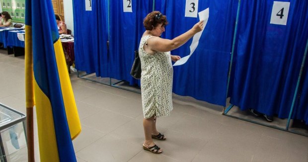 За кого украинцы готовы проголосовать: партия Зеленского и Гриценко проходят в Раду