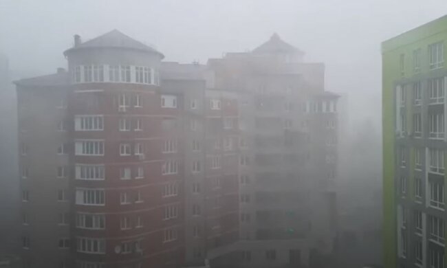 Срывает крыши и ломает мосты: в Киеве непогода натворила беды, лучше сидите дома