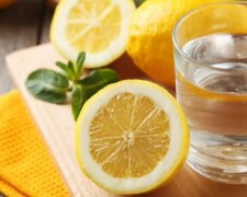 Вода с лимоном. Фото: YouTube
