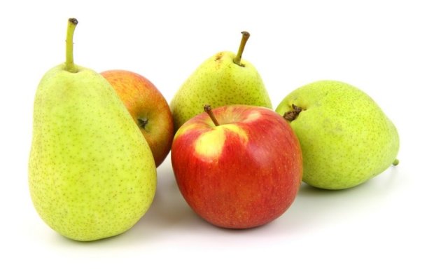 Диетологи рассказали, что полезнее — яблоко или груша