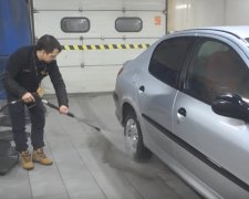 При мытье авто следует соблюдать ряд правил. Фото: YouTube