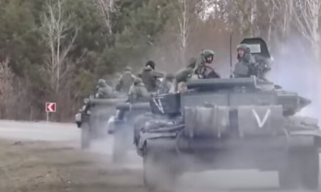 Танки рф з солдатами. Фото: скріншот YouTube-відео