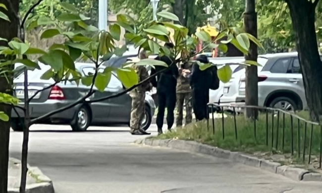 У ТЦК з'явився новий метод мобілізації всіх, хто має машину. Фото: Telegram
