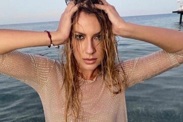 А куда дела стройные ножки: Леся Никитюк  сняла все лишнее и превратилась в аппетитную рыбку, такую и съесть могут