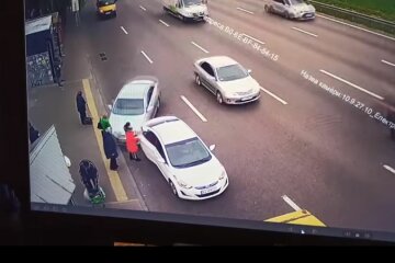 Момент аварии в Киеве. Фото: скриншот видео в Facebook Антона Геращенко