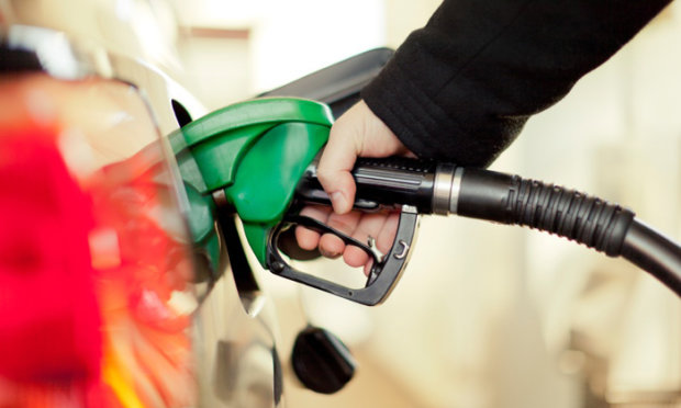 Автомобилисты ликуют: в первый раз цены на бензин скатились настолько низко
