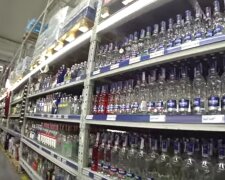 В Украине хотят поднять цены на алкоголь. Фото: скрин youtube