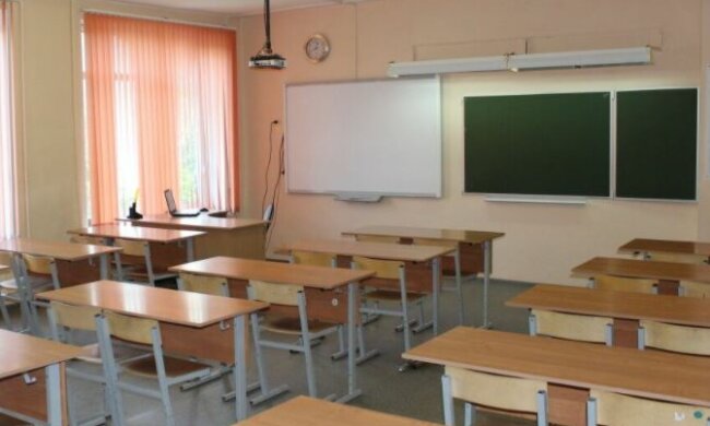 Детей и учителей отправили по домам: на Киевщине массово закрывают школы, подробности
