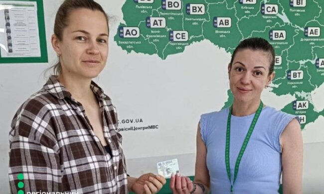 Дарія Степановська у сервісному центрі МВС