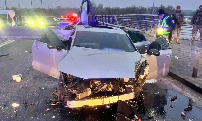 Київ паралізували затори: через ДТП перекрито міст Метро в обидва боки - відео з місця