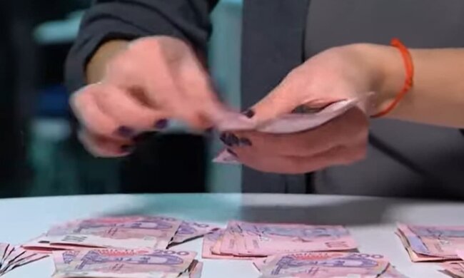 Українцям доведеться плати державі ще один податок. Фото: Скрін YouTube