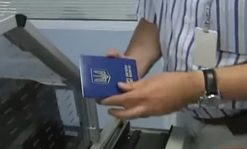 Оформление загранпаспорта. Фото: скриншот Youtube-видео