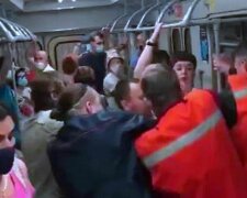 Драка в харьковском метро. Фото: скриншот видео Facebook