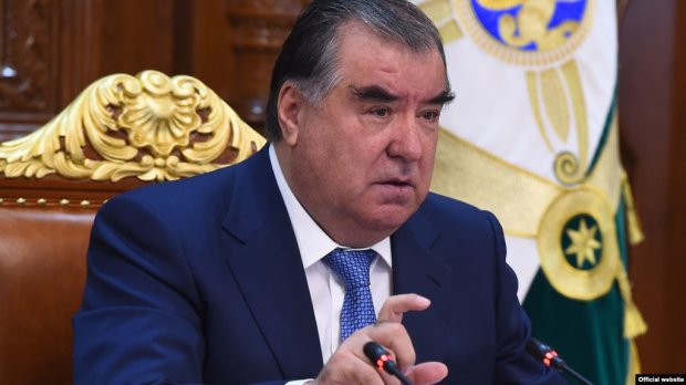 Президент Таджикистана уволил чиновника в прямом эфире. Видео