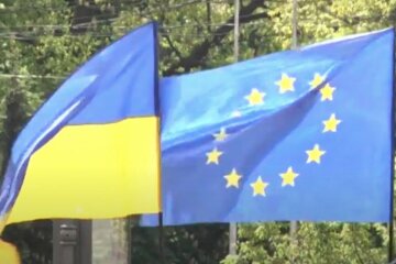 Прапор України та Прапор ЄС. Фото: YouTube, скрін