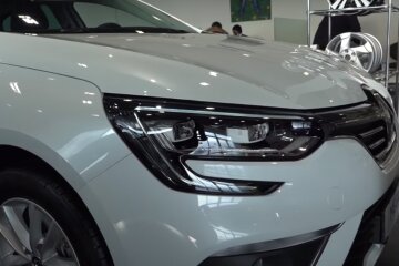 Renault превратят в Ладу. Фото: YouTube, скрин