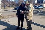 Вручение повестки. Фото: Facebook