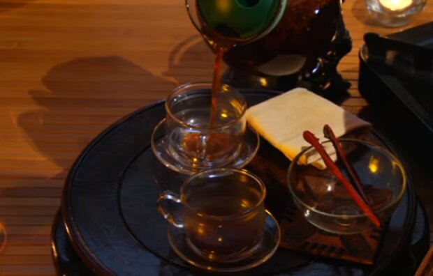 Чай. Фото: скриншот YouTube-видео