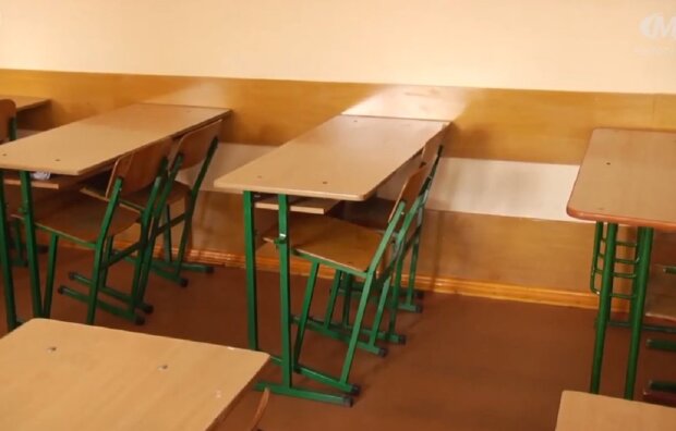Школьные парты. Фото: скриншот Youtube