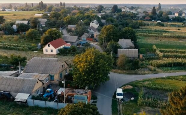 Жителям сіл продовжать бронь. Фото: скріншот YouTube-відео