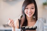 Make-up в японской электричке: новый тренд или необходимость