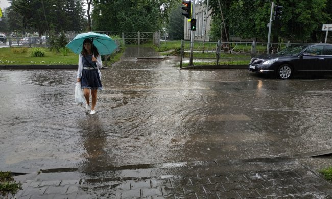 Пора доставать зонтики: синоптик рассказала, какие части Украины накроют дожди